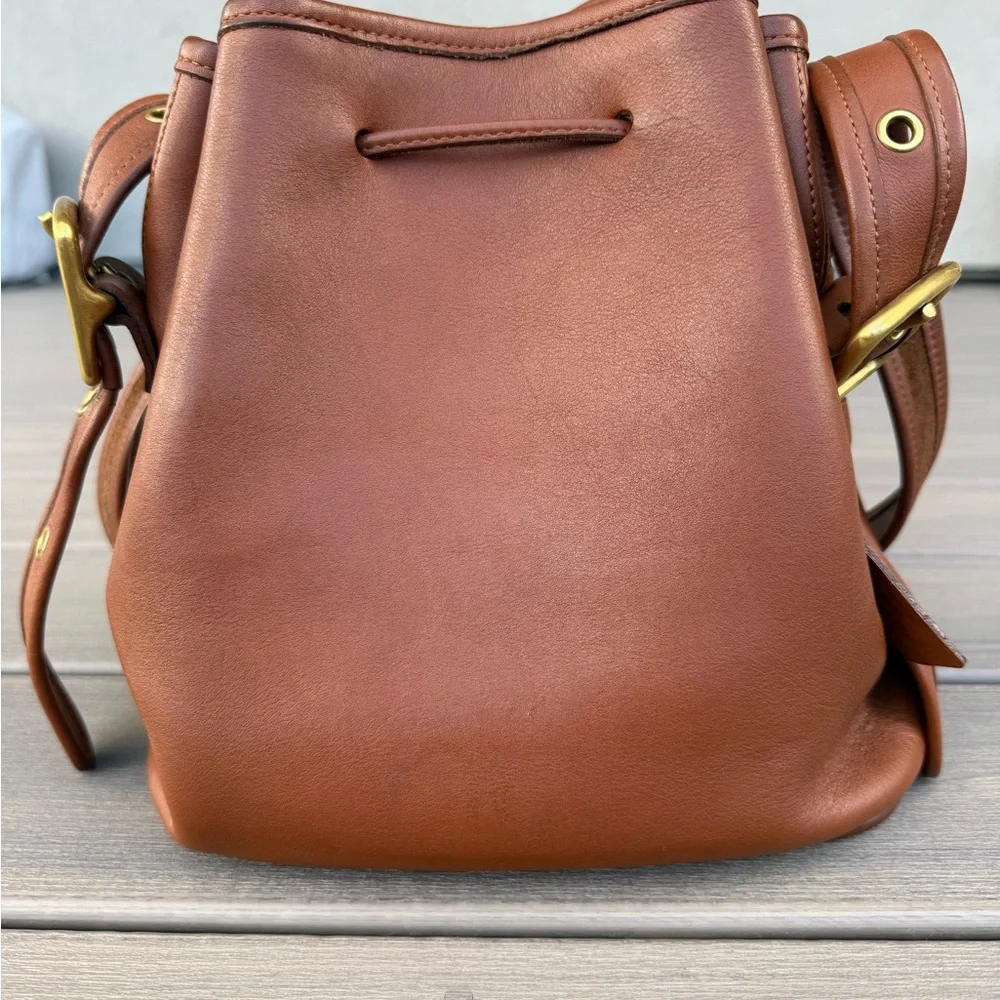 Vintage Coach Legacy Lula Bucket Bag in British Tan - Picture 2 of 16